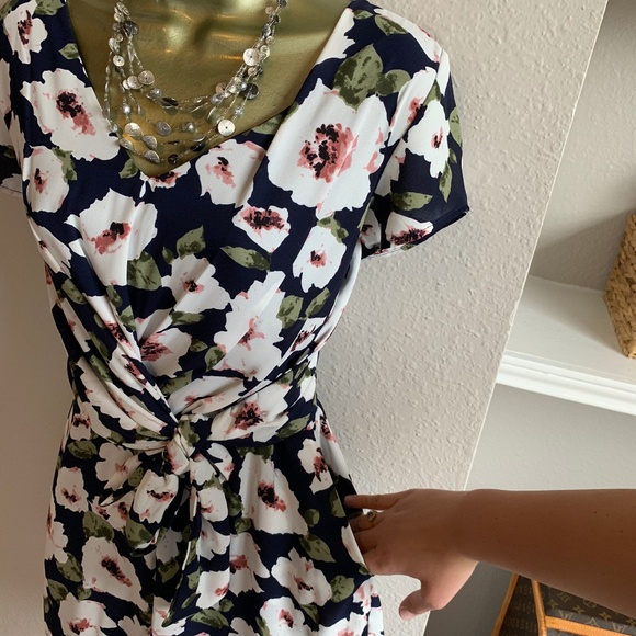 Navy Dee Elly Floral Tie Front Romper - Picture 6 of 8